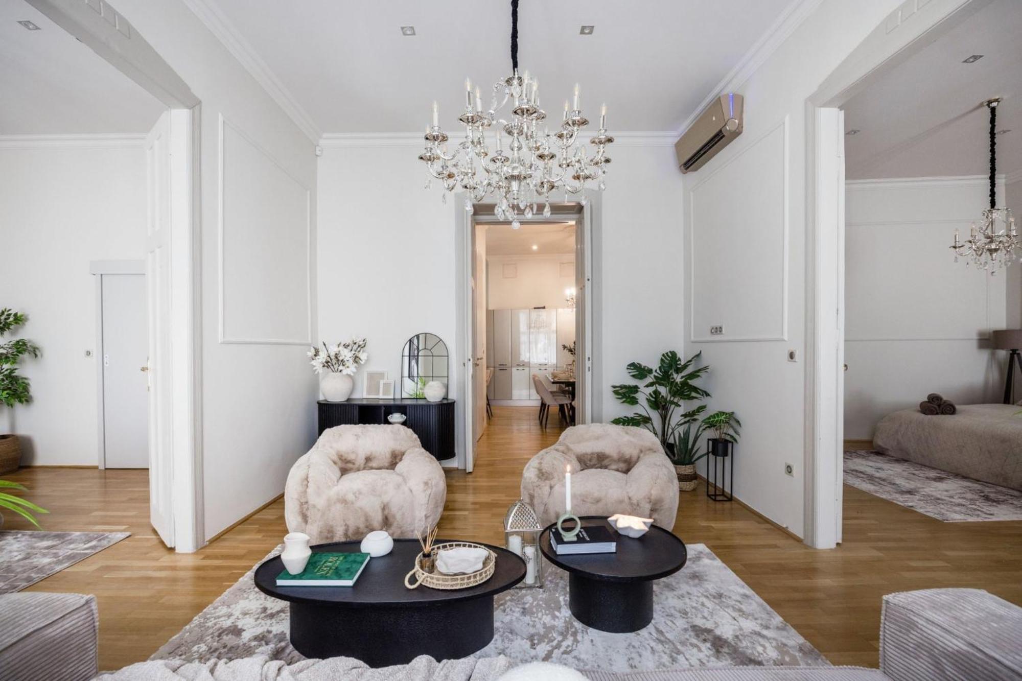 Timeless Elegant Apartment By Opera House Budapest Exterior foto