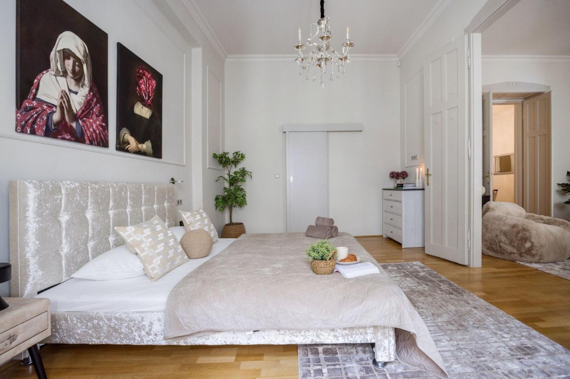 Timeless Elegant Apartment By Opera House Budapest Exterior foto