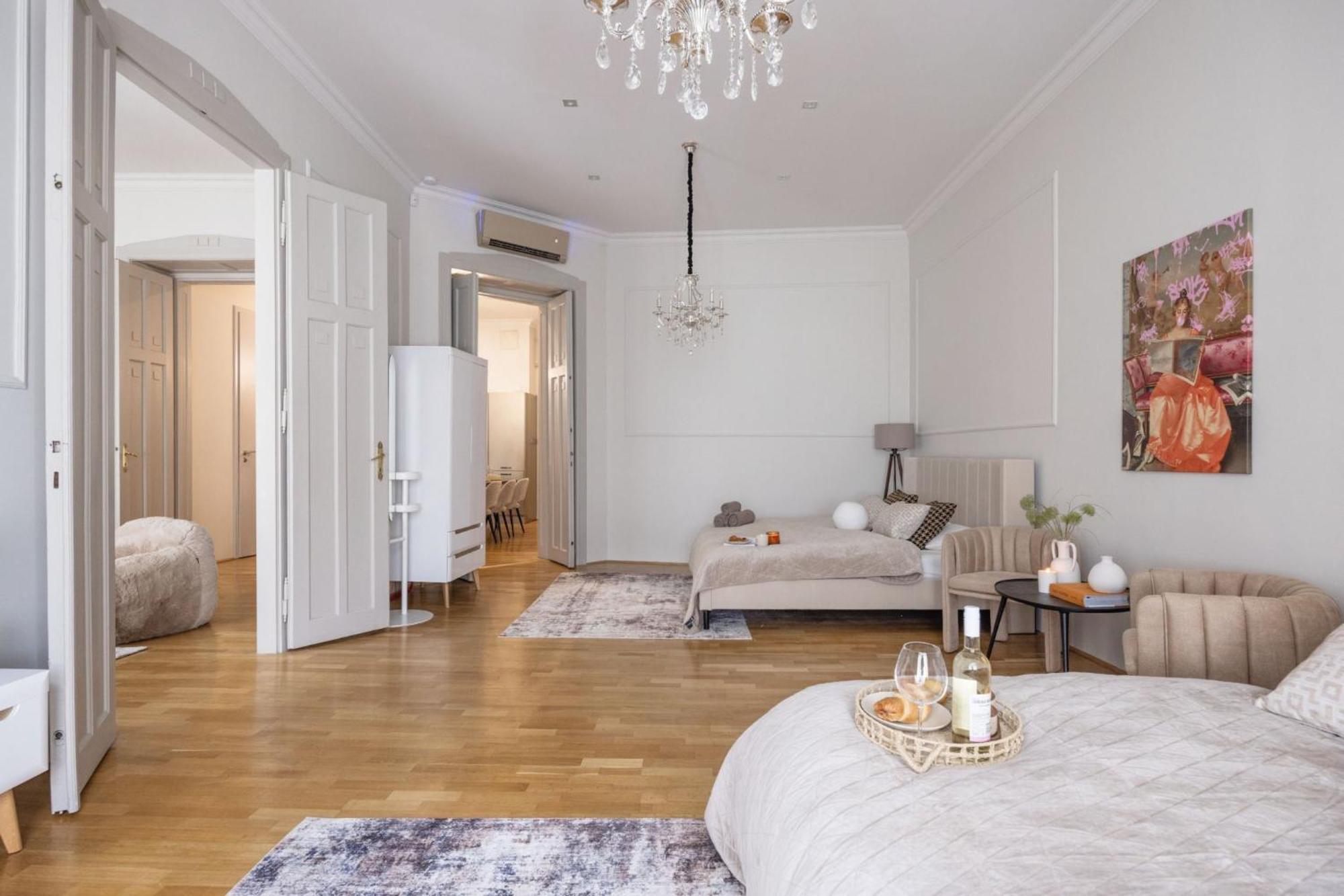 Timeless Elegant Apartment By Opera House Budapest Exterior foto